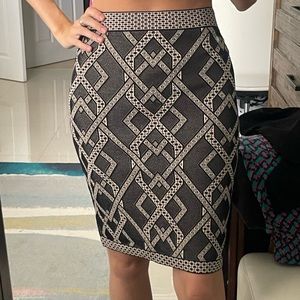 BCBG MAXAZRIA Fitted printed skirt size M